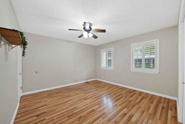 526 Waggoner Drive, Arlington, TX 76013