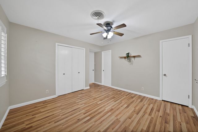 526 Waggoner Drive, Arlington, TX 76013