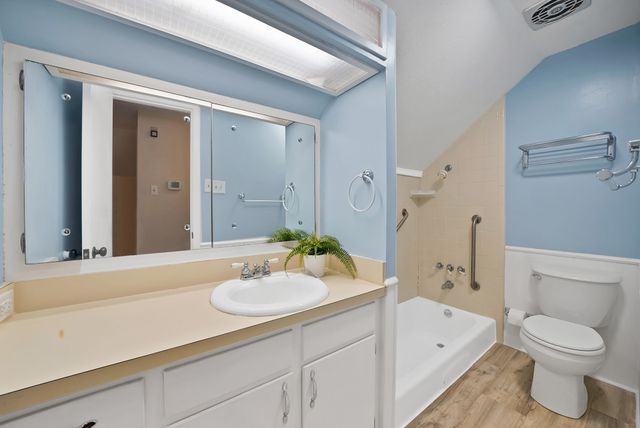 526 Waggoner Drive, Arlington, TX 76013