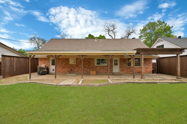 526 Waggoner Drive, Arlington, TX 76013