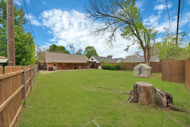 526 Waggoner Drive, Arlington, TX 76013