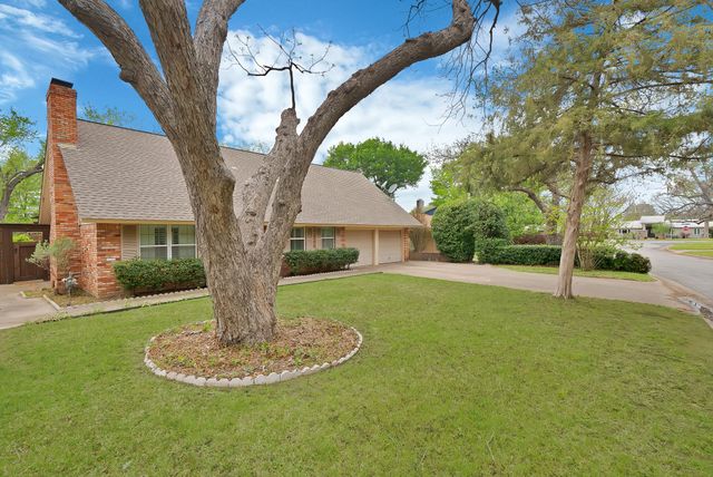 526 Waggoner Drive, Arlington, TX 76013