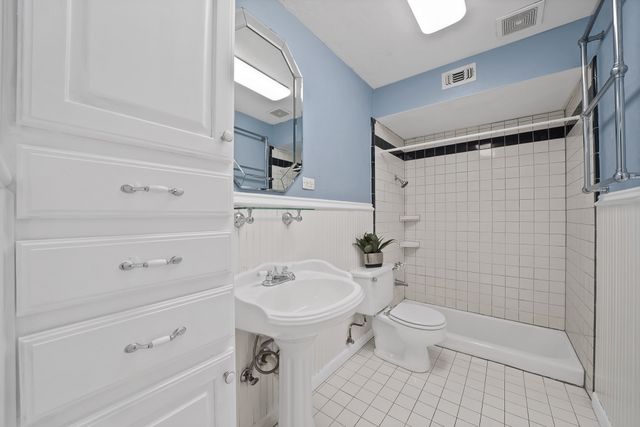 526 Waggoner Drive, Arlington, TX 76013