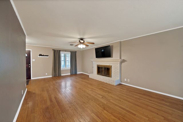 526 Waggoner Drive, Arlington, TX 76013