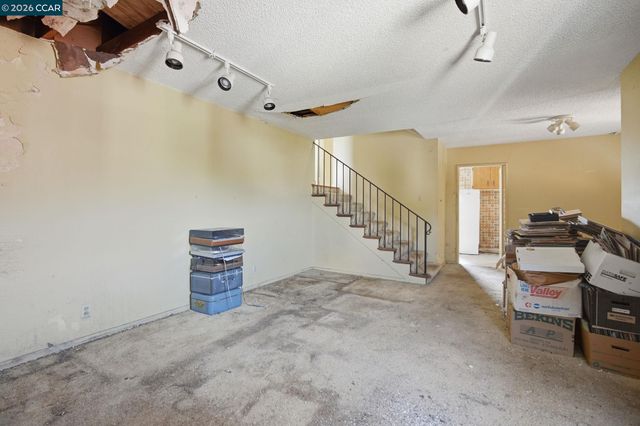 72 Murdock St, Richmond, CA 94804