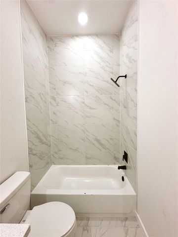 9723 Kerr A-B Street, Houston, TX 77029