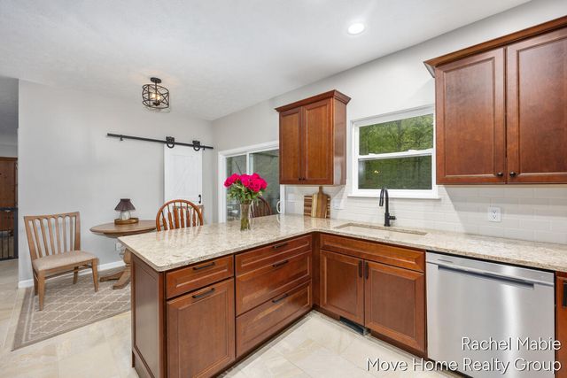5951 Barcroft Drive SW, Wyoming, MI 49418
