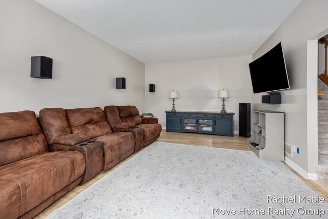 5951 Barcroft Drive SW, Wyoming, MI 49418
