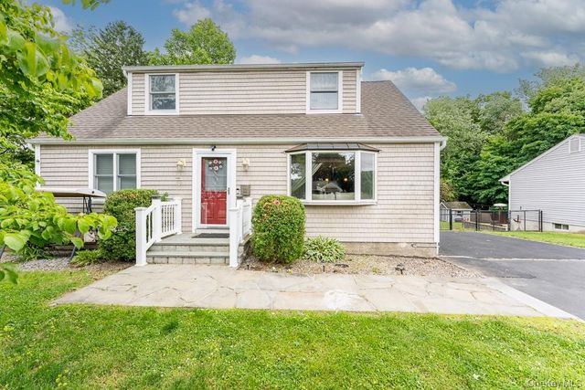 22 Oakbrook Road, Ossining, NY 10562