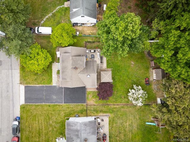 22 Oakbrook Road, Ossining, NY 10562