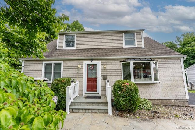 22 Oakbrook Road, Ossining, NY 10562
