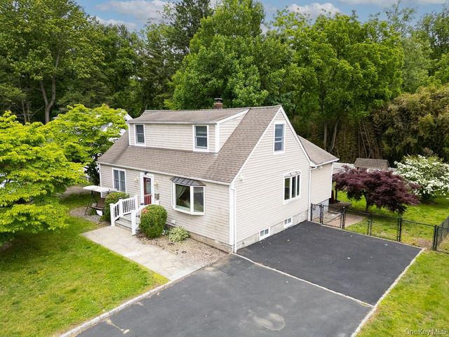 22 Oakbrook Road, Ossining, NY 10562