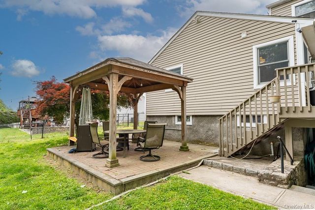 22 Oakbrook Road, Ossining, NY 10562