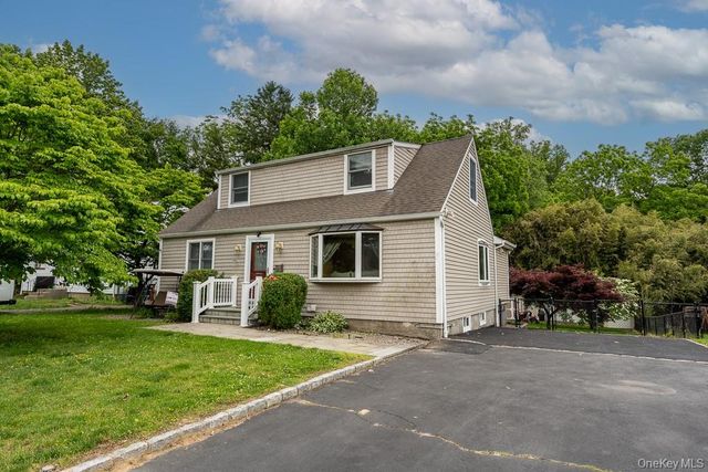 22 Oakbrook Road, Ossining, NY 10562