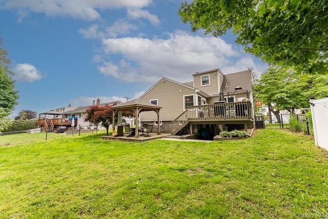 22 Oakbrook Road, Ossining, NY 10562