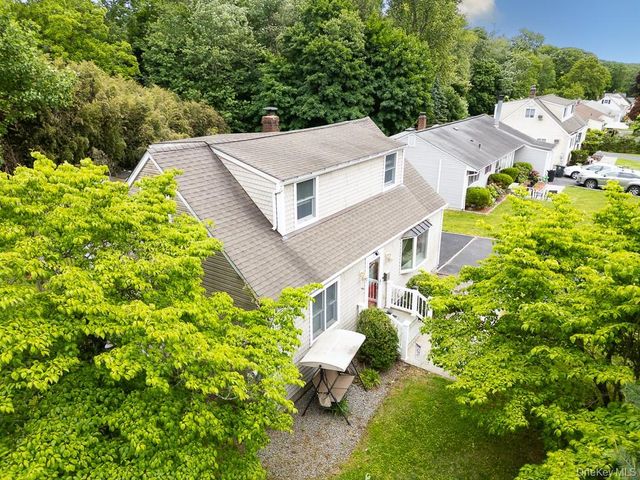22 Oakbrook Road, Ossining, NY 10562