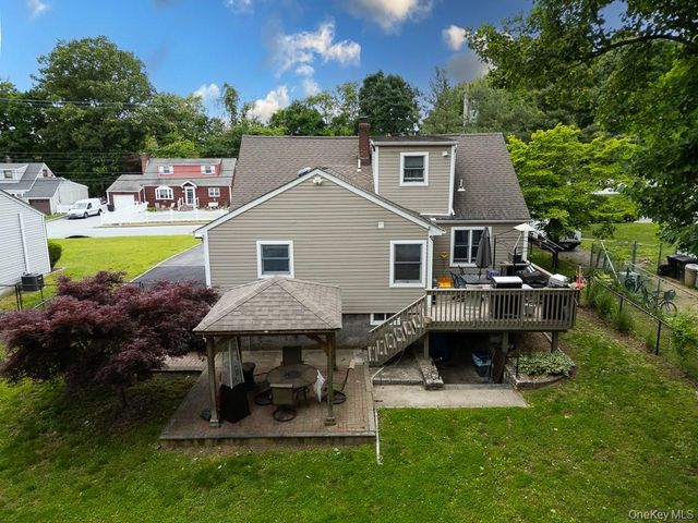 22 Oakbrook Road, Ossining, NY 10562