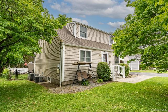 22 Oakbrook Road, Ossining, NY 10562
