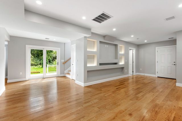 16 Old Cambridge Tpk, Lincoln, MA 01773