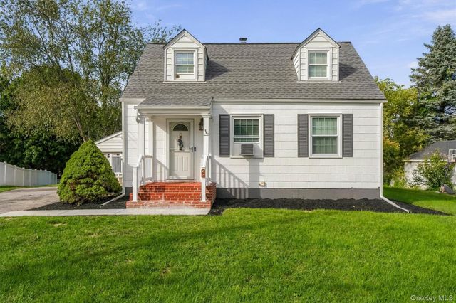 3 Kinderhook Drive, Poughkeepsie, NY 12603