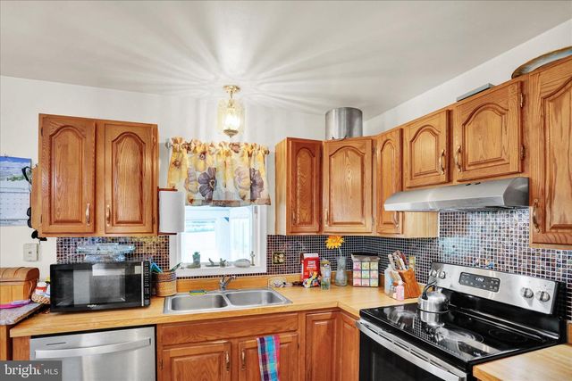 108 HOLLOW RD, Ringtown, PA 17967