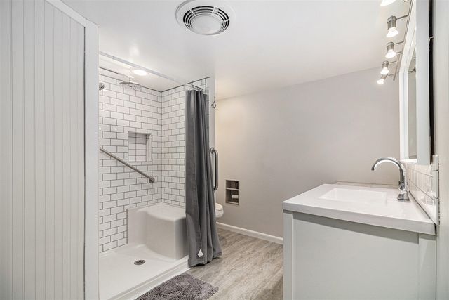 5776 Leisure S Drive, Grand Rapids, MI 49548