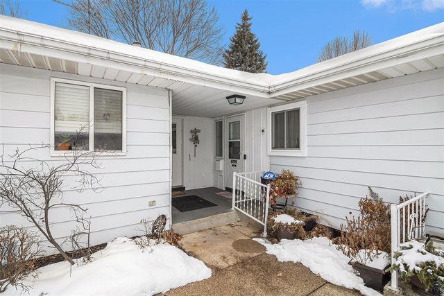 5776 Leisure S Drive, Grand Rapids, MI 49548