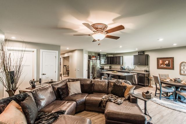 194 Carothers Way, White House, TN 37188