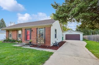 210 12th Avenue NW, Altoona, IA 50009