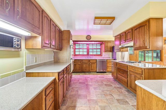 6006 Greentree Road, Madison, WI 53711