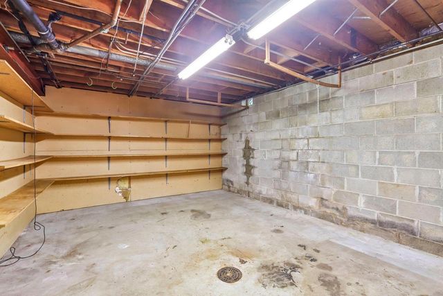 6006 Greentree Road, Madison, WI 53711