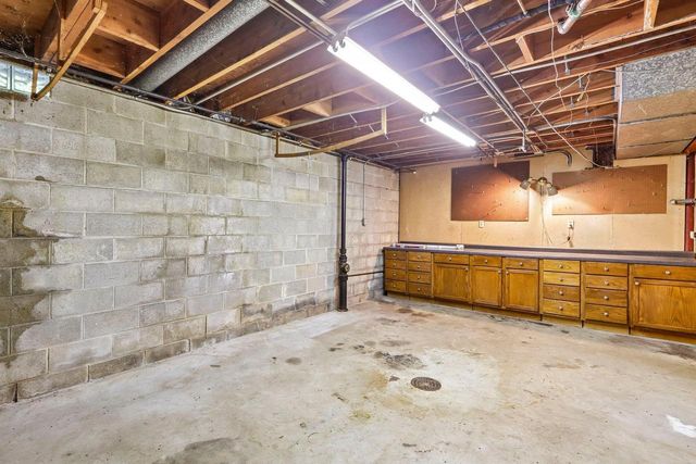 6006 Greentree Road, Madison, WI 53711