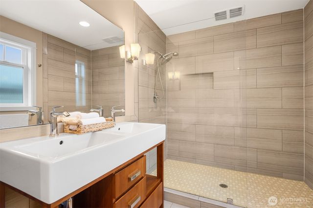 6235 31st Avenue NE, Seattle, WA 98115