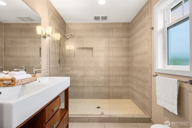 6235 31st Avenue NE, Seattle, WA 98115