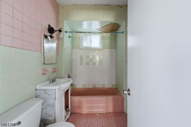 490 E 27Th St, Paterson City, NJ 07514