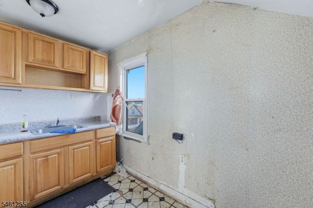 490 E 27Th St, Paterson City, NJ 07514