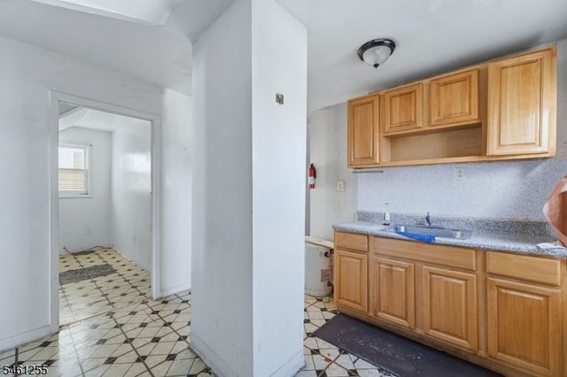 490 E 27Th St, Paterson City, NJ 07514