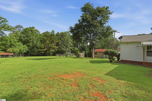 549 Mckittrick Bridge Road, Fountain Inn, SC 29644