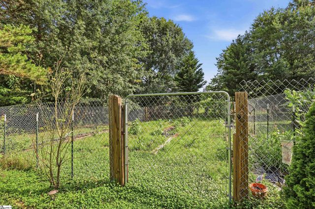 549 Mckittrick Bridge Road, Fountain Inn, SC 29644