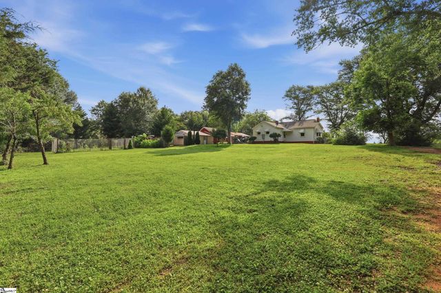 549 Mckittrick Bridge Road, Fountain Inn, SC 29644