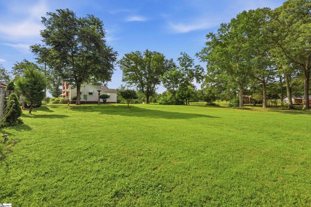 549 Mckittrick Bridge Road, Fountain Inn, SC 29644