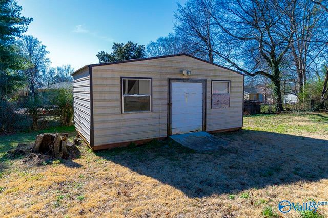 3304 Barton Avenue NW, Huntsville, AL 35810