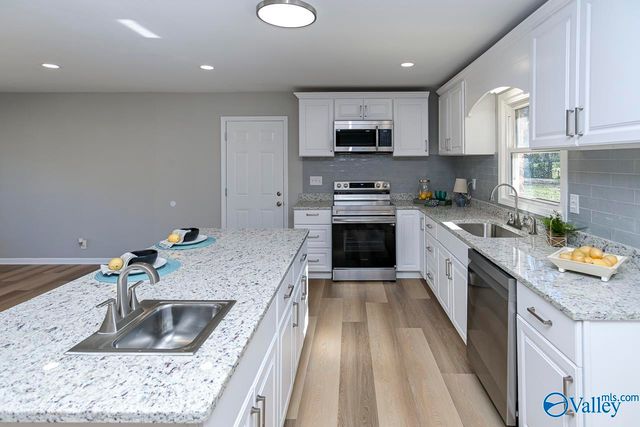 3304 Barton Avenue NW, Huntsville, AL 35810