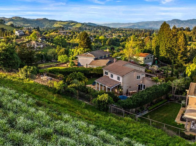 3207 Swiss Ct, Napa, CA 94558