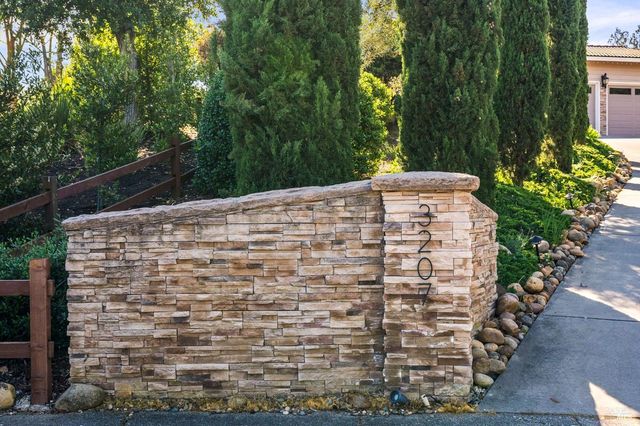 3207 Swiss Ct, Napa, CA 94558