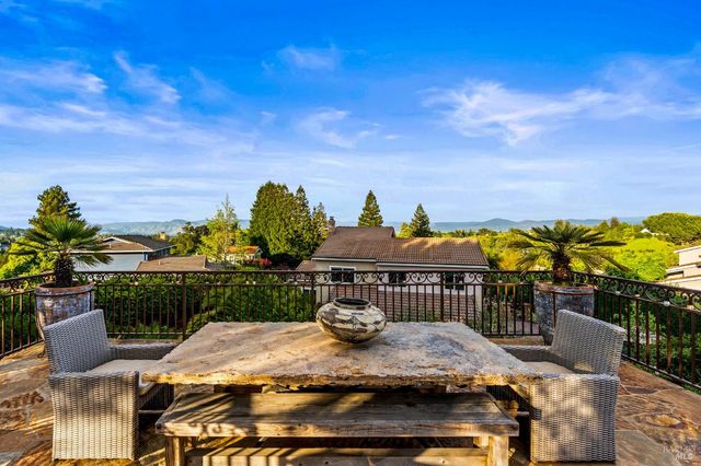 3207 Swiss Ct, Napa, CA 94558