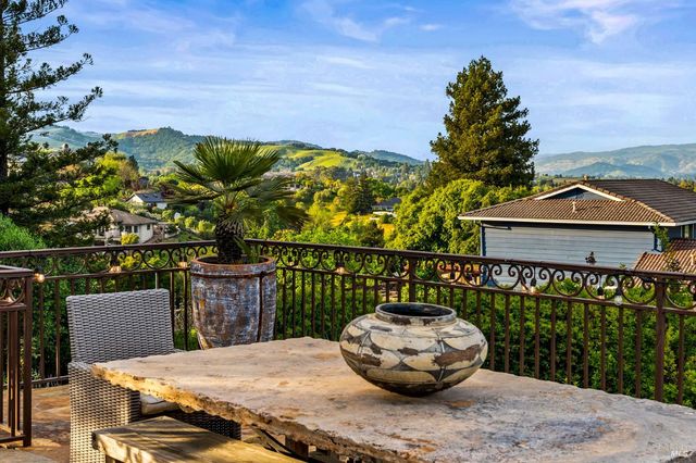 3207 Swiss Ct, Napa, CA 94558