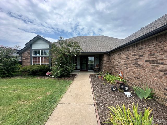 10922 E Canyon Oaks Boulevard, Claremore, OK 74017