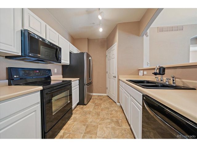 5255 Memphis St 2-202, Denver, CO 80239