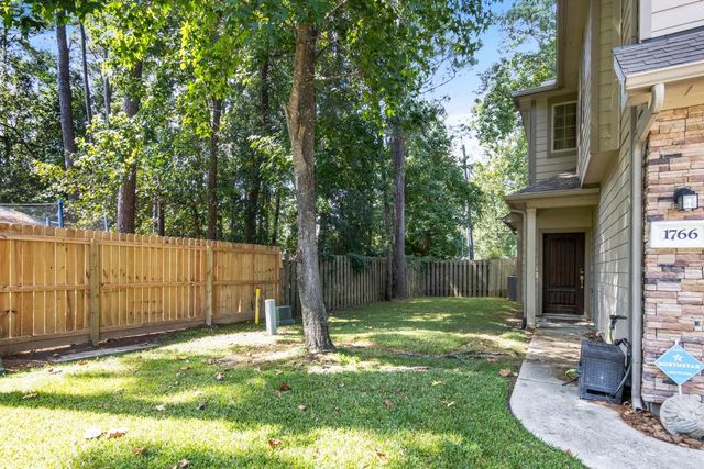 1766 Parkside Shores Lane, Crosby, TX 77532